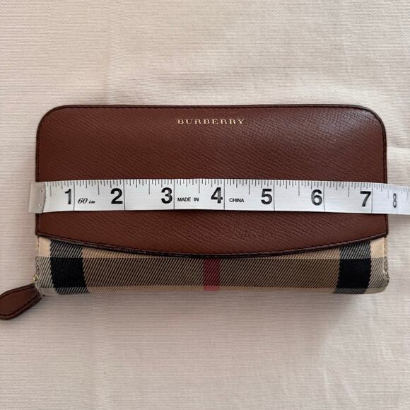 Burberry House Check Elmore Zip Around Clutch Wallet Tan Brown - Picture 6 of 9